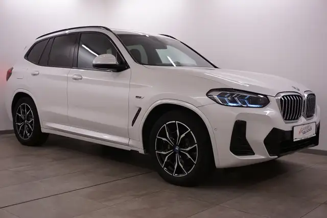 BMW X3 xDrive 30 e M Sport // Panoramadach //