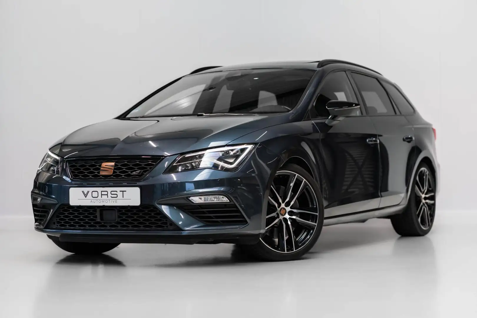 SEAT Leon 2.0 TSI CUPRA ST 4Drive Pano Beats Schaalstoel Grijs - 1