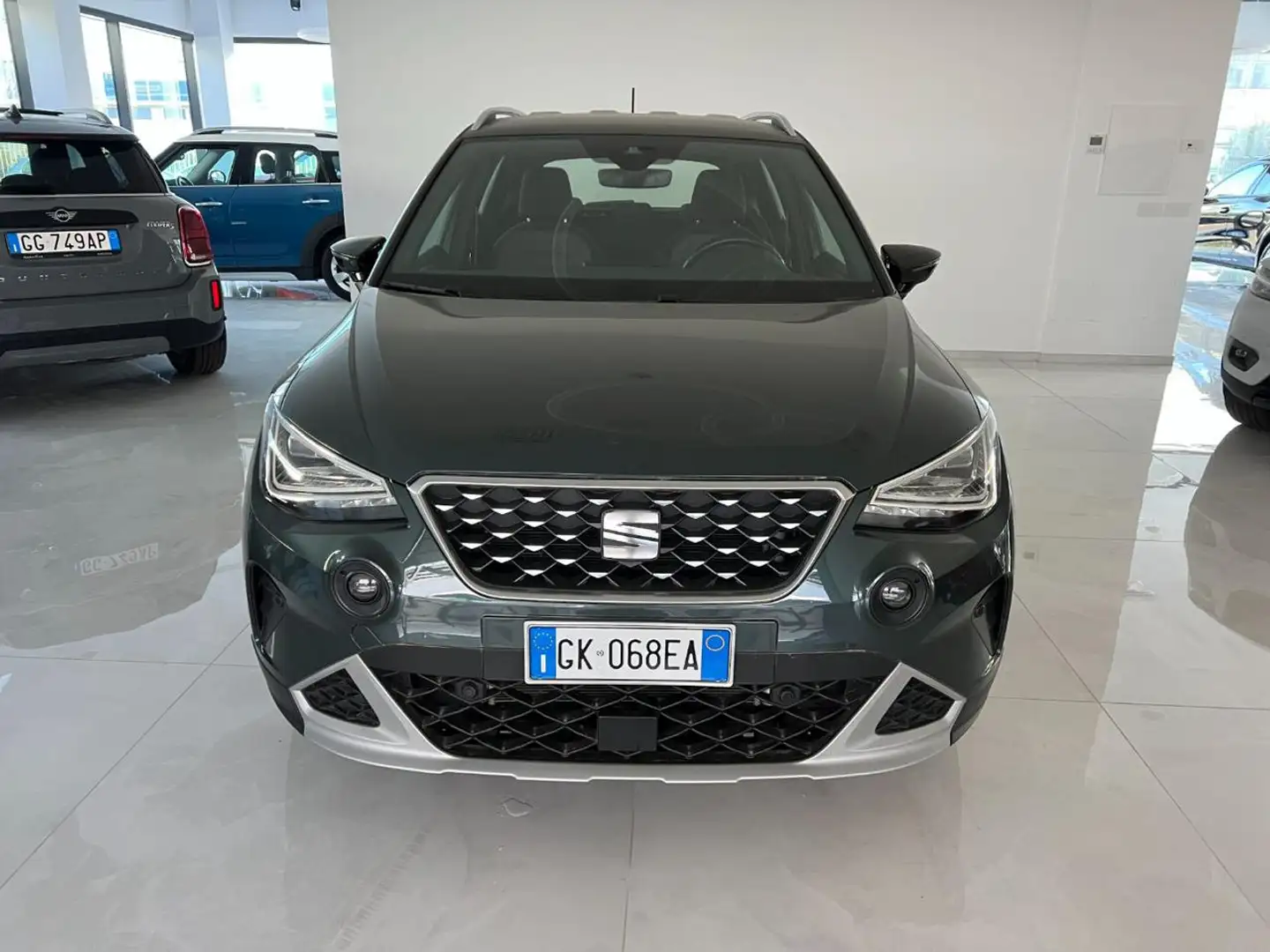 SEAT Arona 1.0 EcoTSI XPERIENCE Gris - 2
