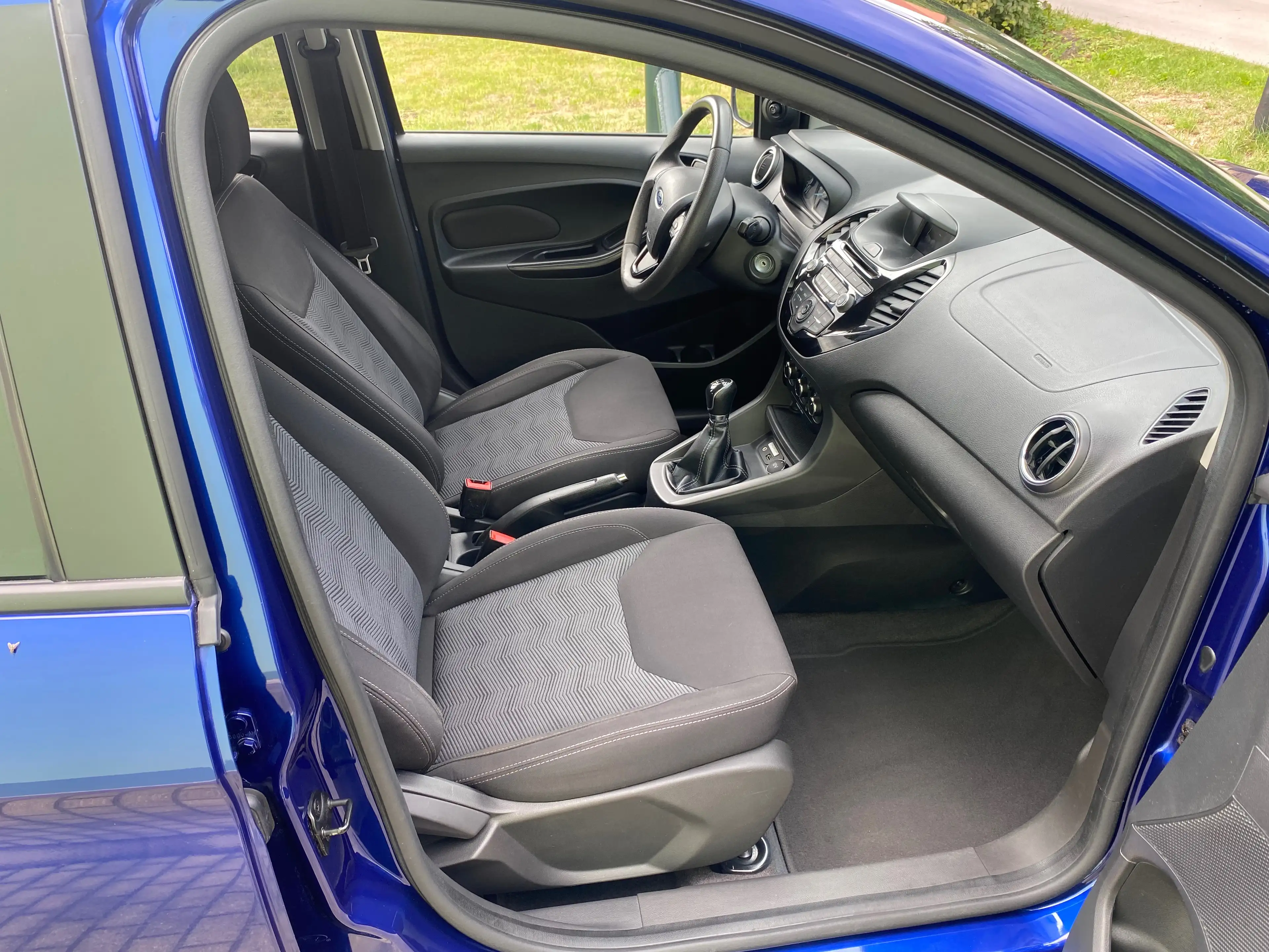 Ford Ka/Ka+ Cool*Nur 95Tkm*Scheckheftgepflegt*HU/AU Neu*Aus 1. Hand*Klima*top!** — photo 11