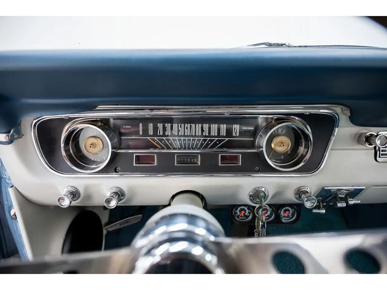 Ford Mustang PREMIERE GENERATION - ETAT DE CONSERVATION EXCEPTIONNEL - V8 4.7L BVA 275cv, foto 10