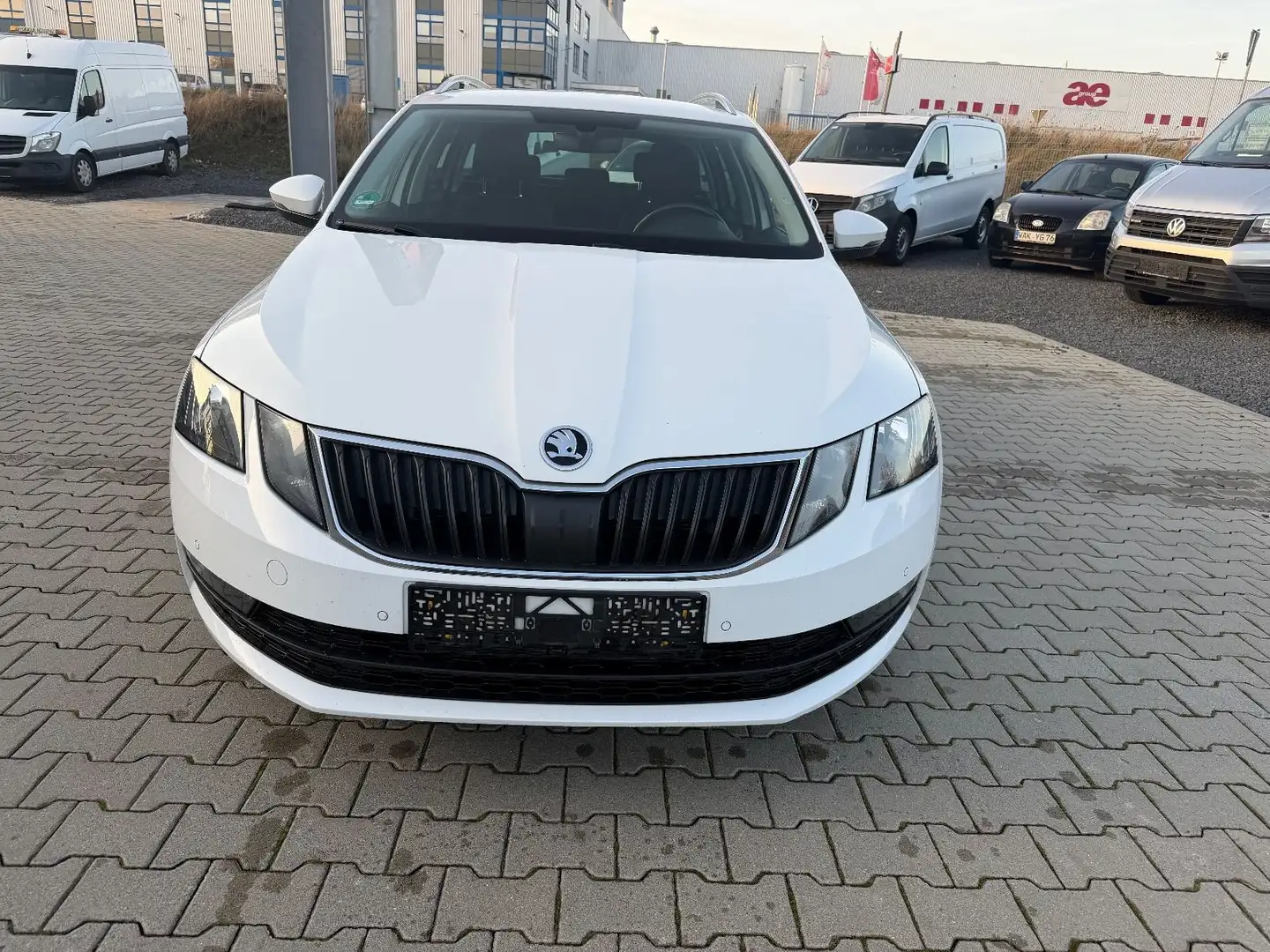 Skoda Octavia OCTAVIA COMBI AMBITION NAVI PDC SHZ Weiß - 2