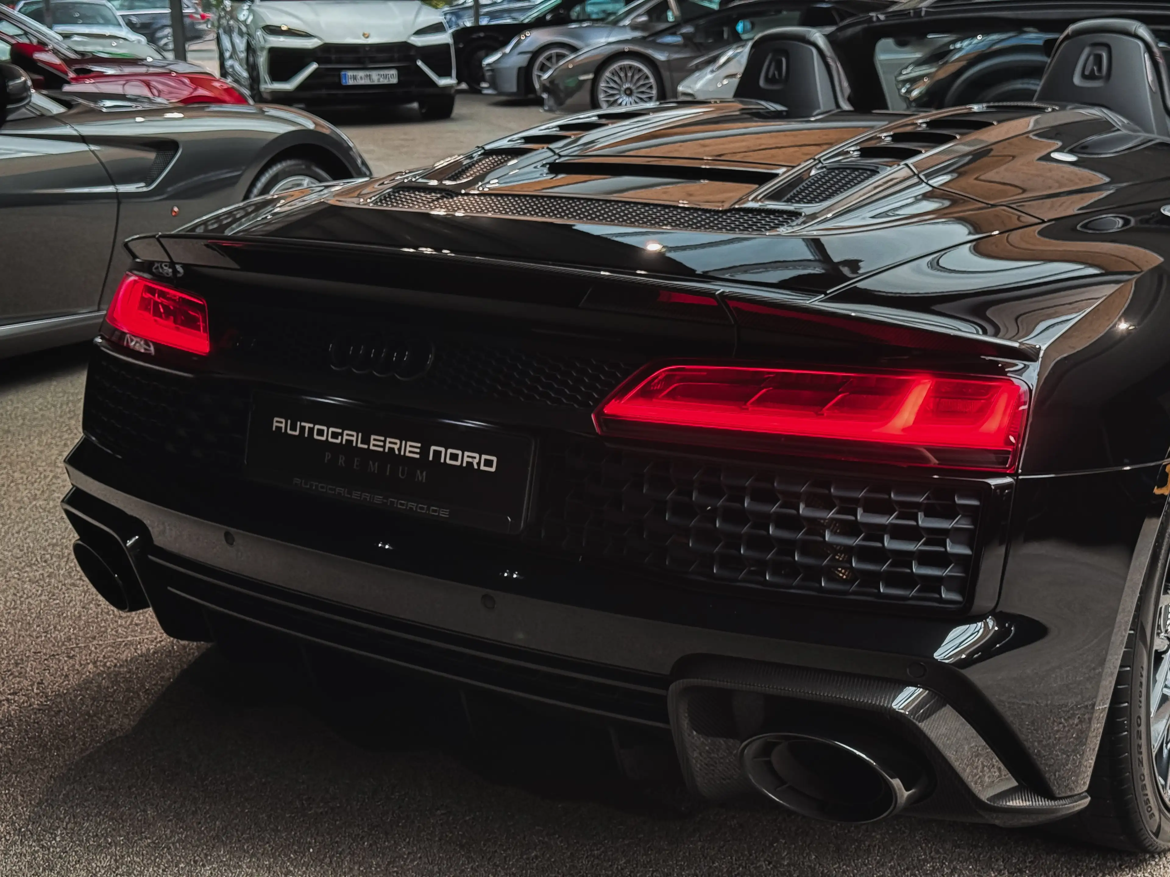 Audi R8 Spyder V10 Performance B&O+Laser+Exclusive+Magneti — photo 11