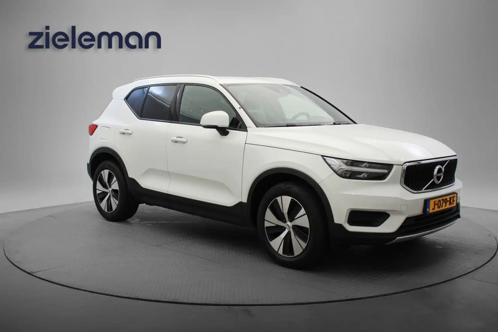 Volvo XC40 1.5 T2 Momentum - Carplay, Navi, Cruise Weiß - 1