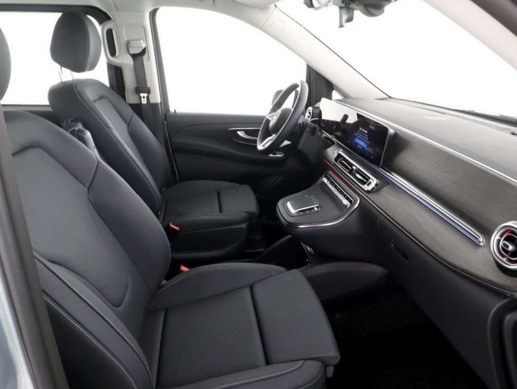 Mercedes-Benz V 220