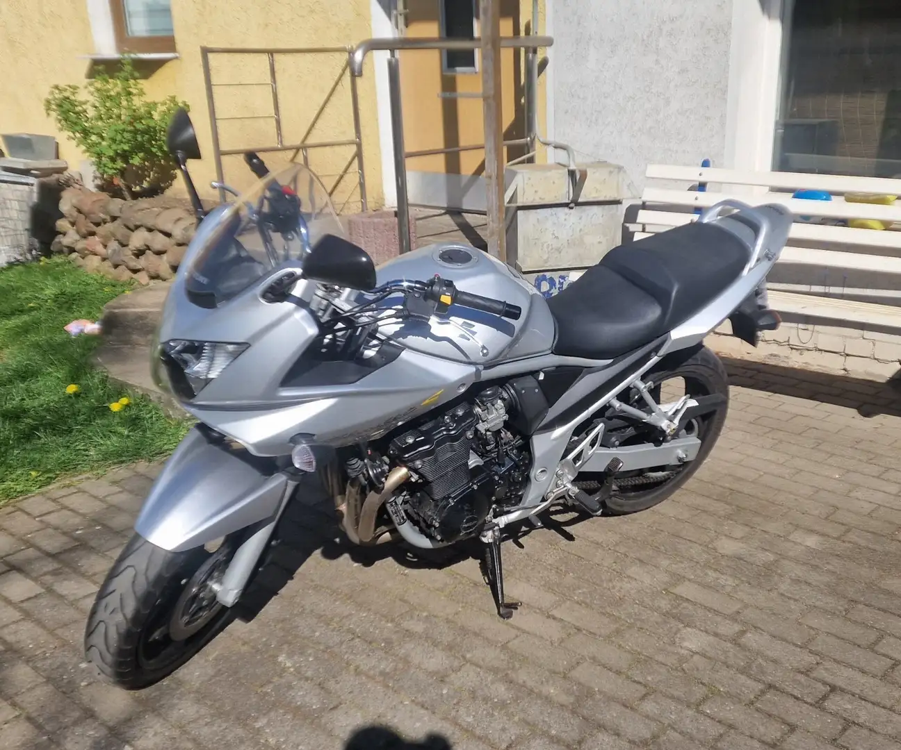 Suzuki Bandit 650 Plateado - 1