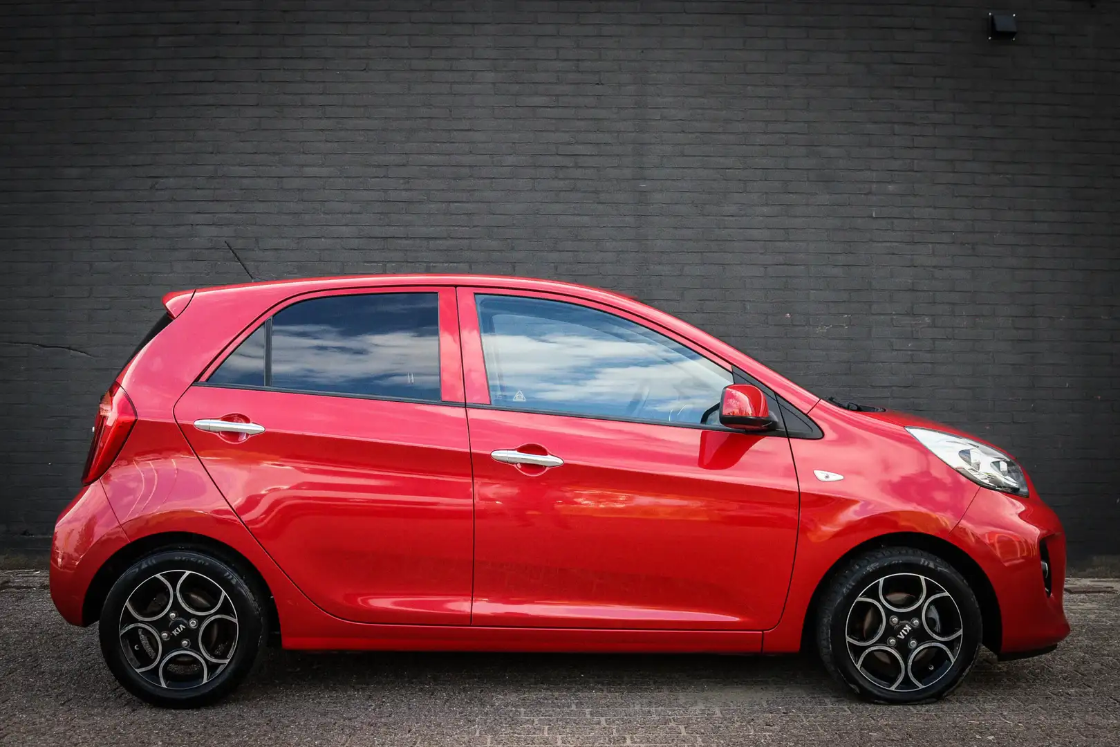 Kia Picanto 1.2 CVVT First Edition /Airco/CruiseContr/Trekhaak Rood - 2