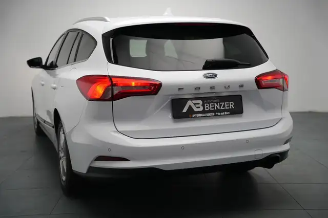 Ford Focus view 8