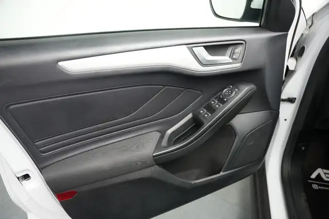 Ford Focus view 12