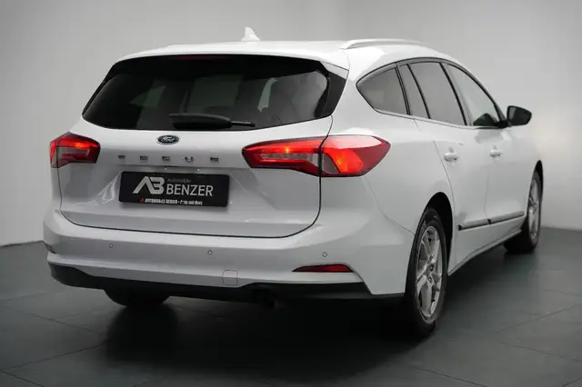 Ford Focus view 9