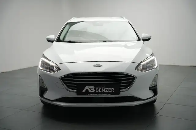 Ford Focus view 3