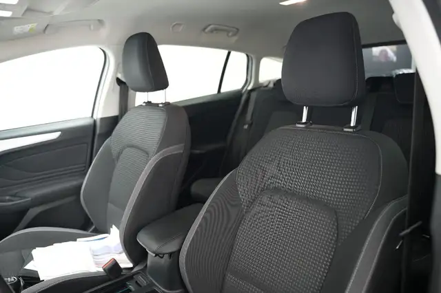 Ford Focus view 13