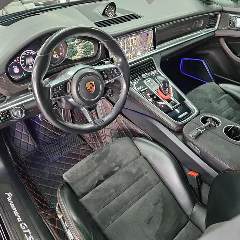 Porsche Panamera view 14