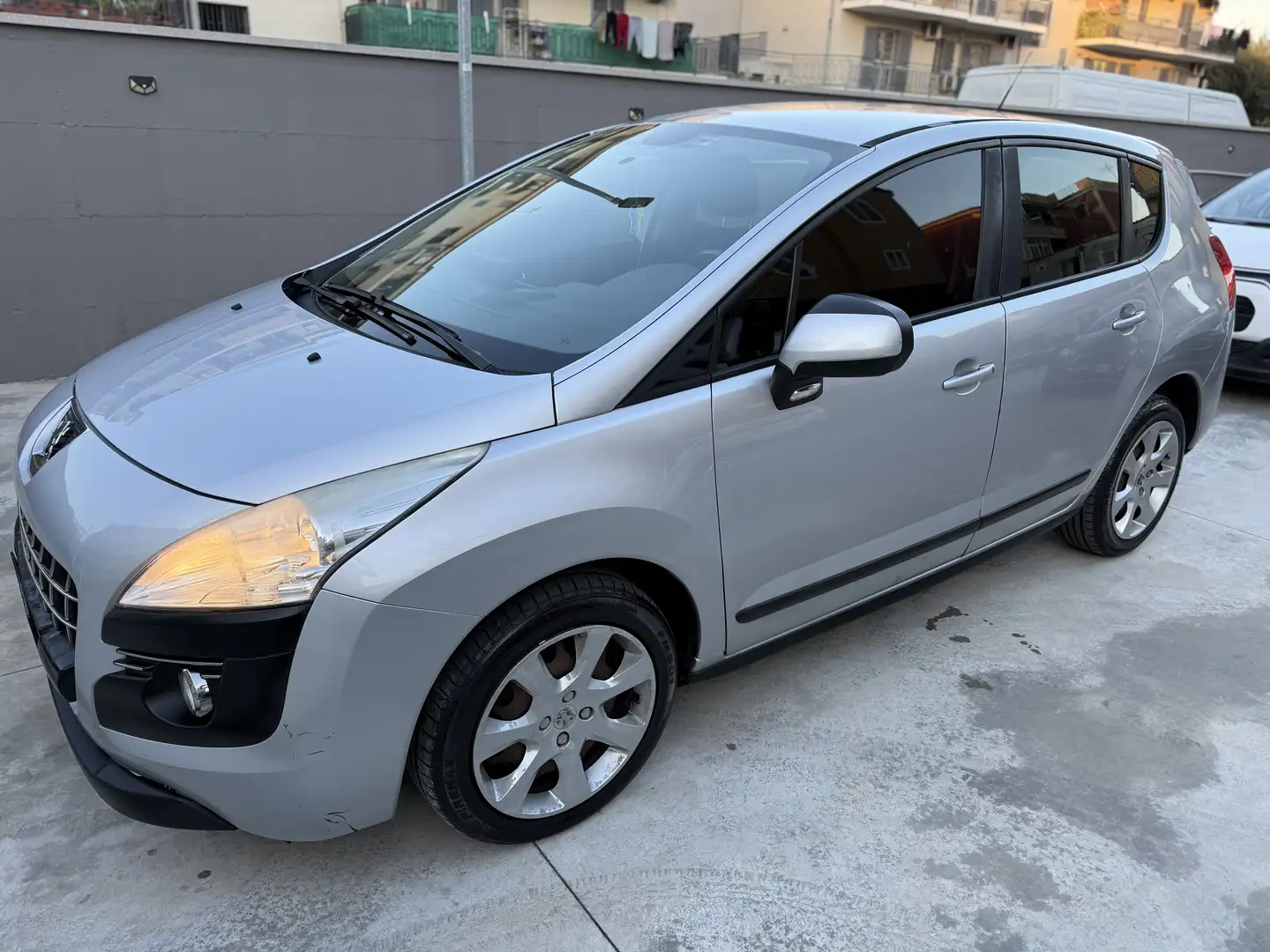 Peugeot 3008 1.6 bluehdi Allure s&s 120cv eat6 Argento - 2