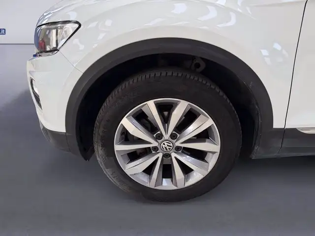 Volkswagen T-Roc view 15