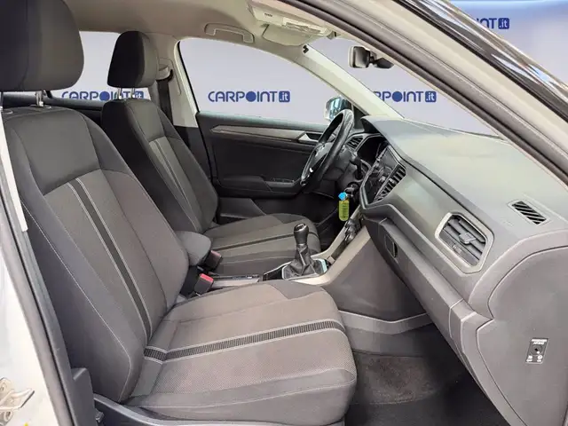 Volkswagen T-Roc view 16