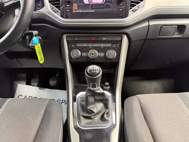 Volkswagen T-Roc view 12