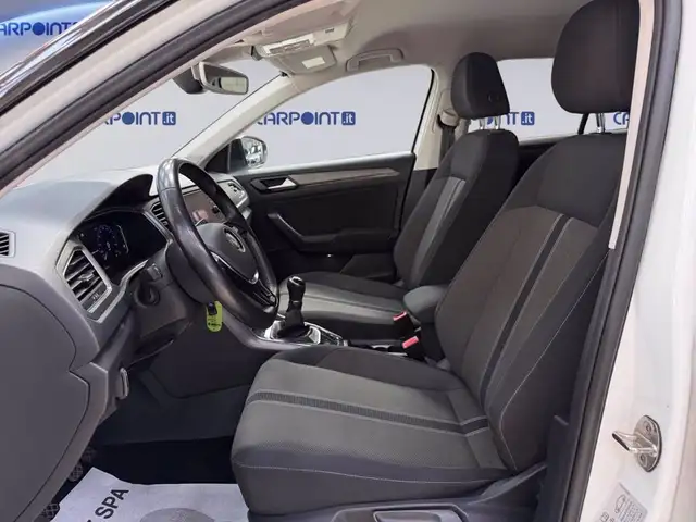 Volkswagen T-Roc view 10