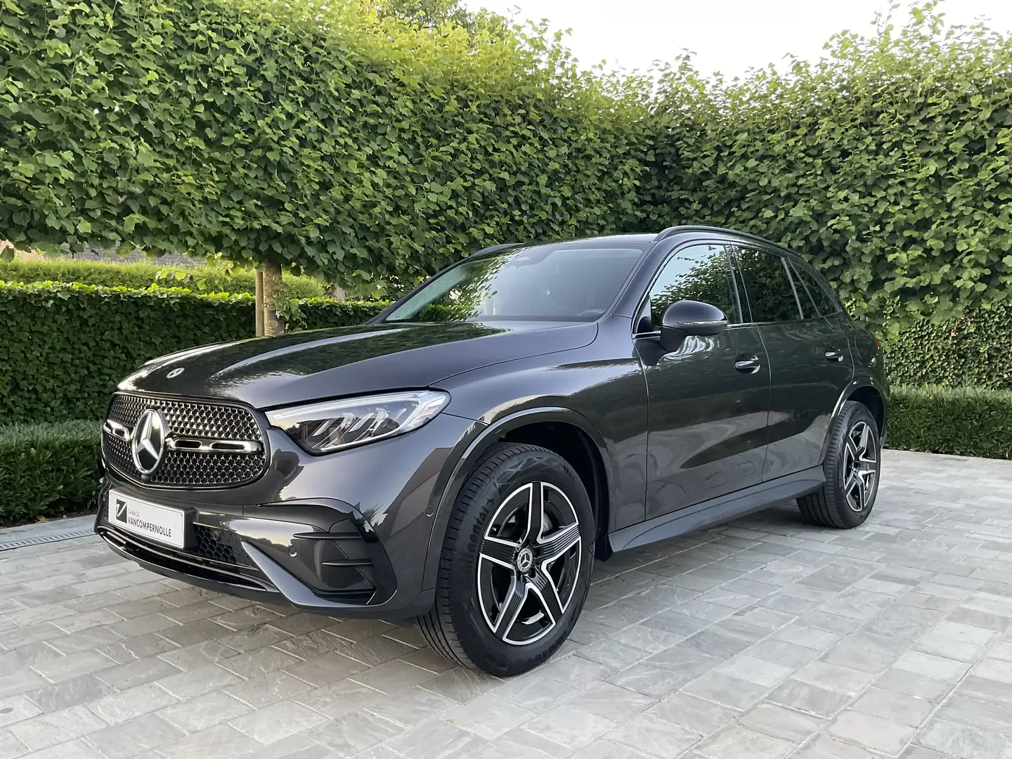 Mercedes-Benz GLC 300 e 4Matic 9G-TRONIC  AMG Line , TREKHAAK, CAMERA Zwart - 1