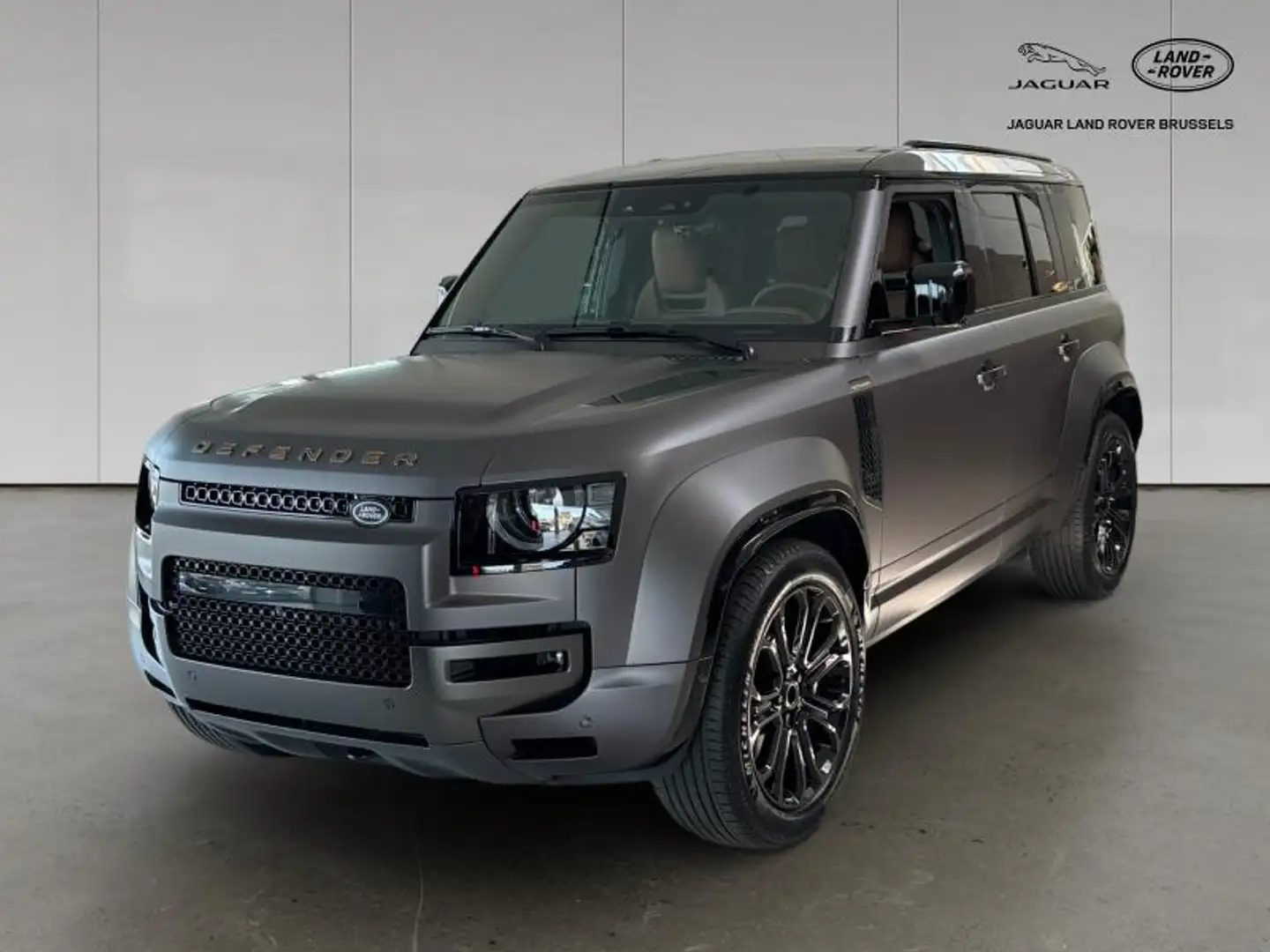 Land Rover Defender 110 P635 OCTA AWD Auto. 25.5MY Grijs - 1