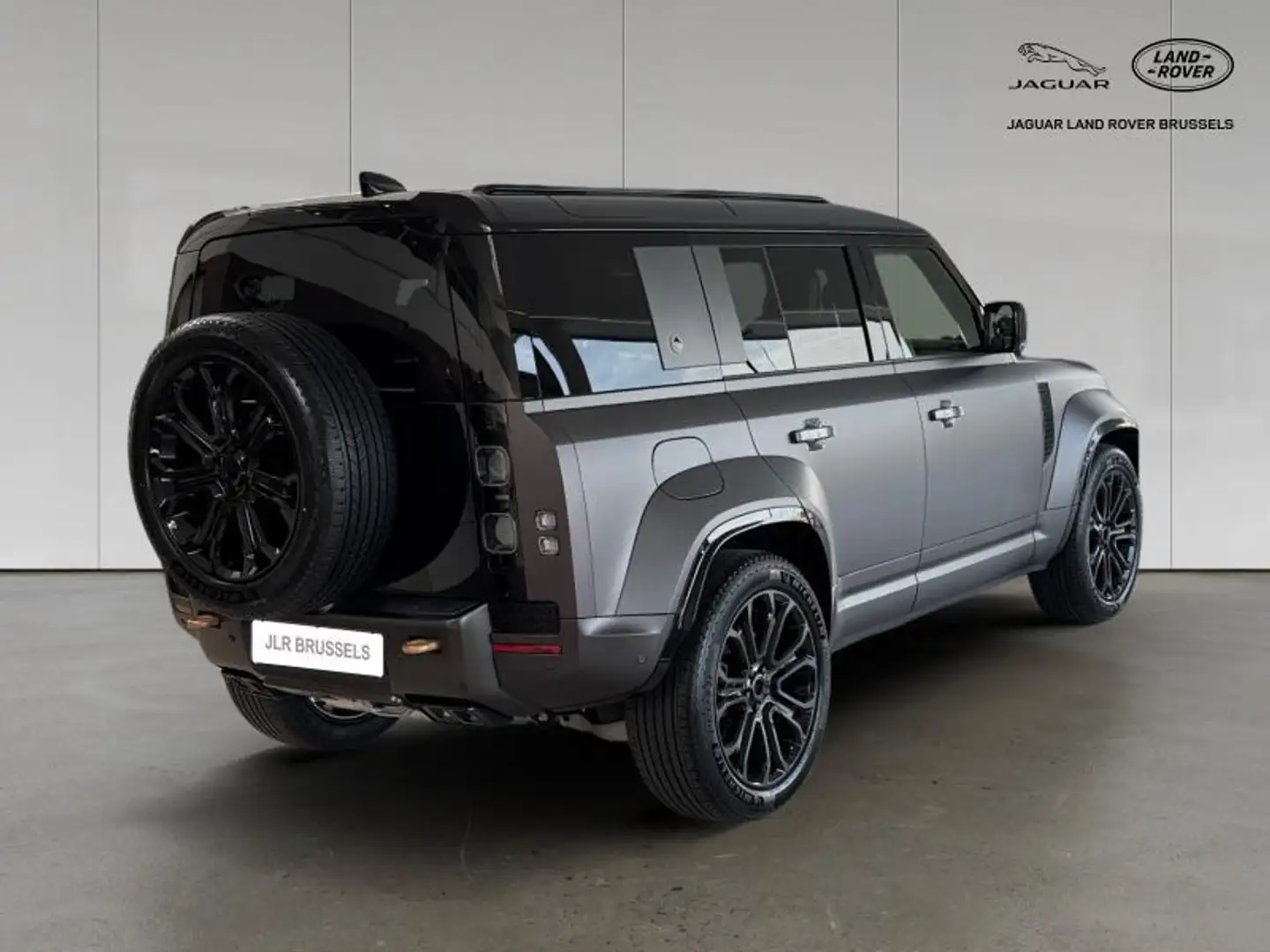 Land Rover Defender 110 P635 OCTA AWD Auto. 25.5MY Grijs - 2