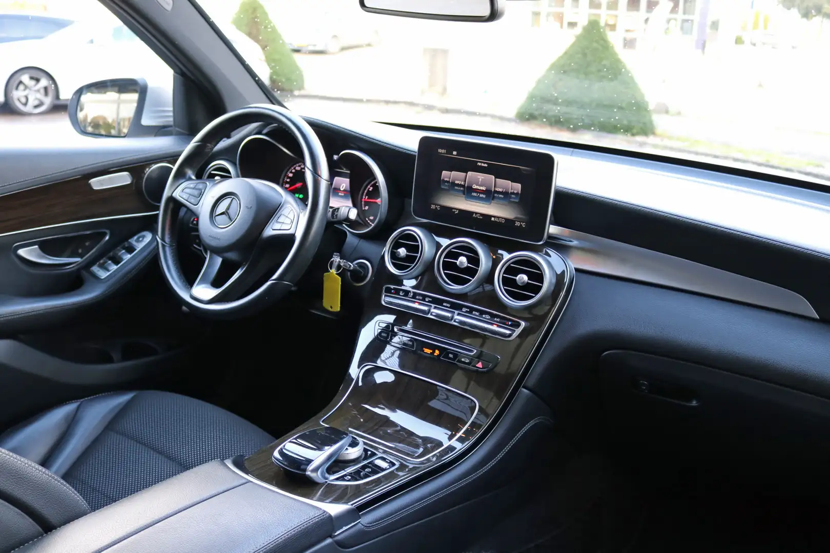 Mercedes-Benz GLC 250 4MATIC Prestige Airmatic Panoramadak AMG velgen Grijs - 2