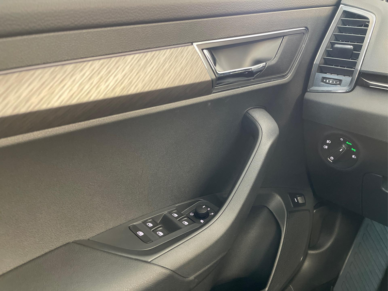 Skoda Karoq Selection 2.0 TDI DSG 4x4 AHK+Navi+ACC+Cam+Wint... — photo 9