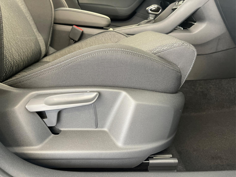 Skoda Karoq Selection 2.0 TDI DSG 4x4 AHK+Navi+ACC+Cam+Wint... — photo 14