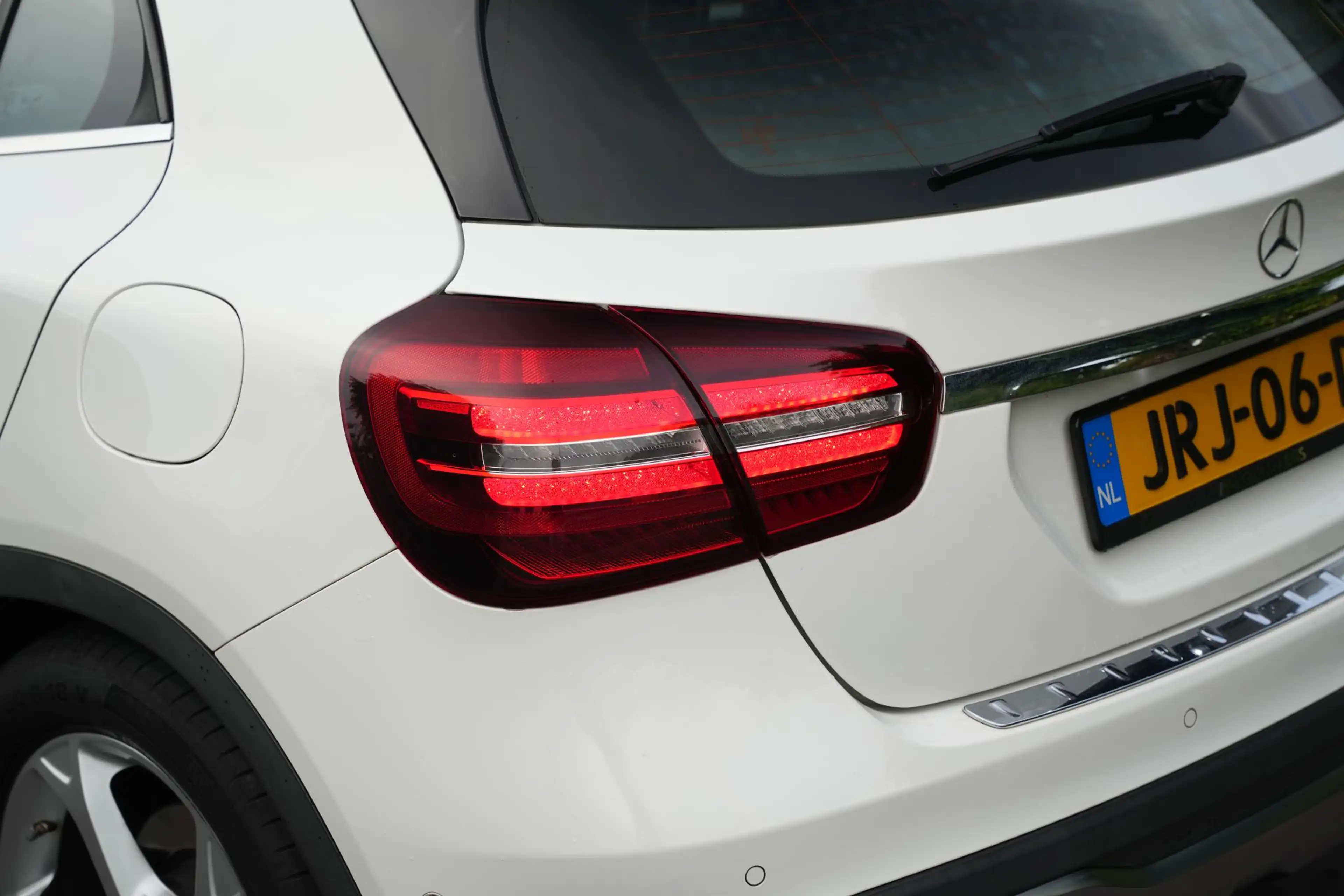 Mercedes-Benz GLA 180 Business Solution Pano Led — photo 23
