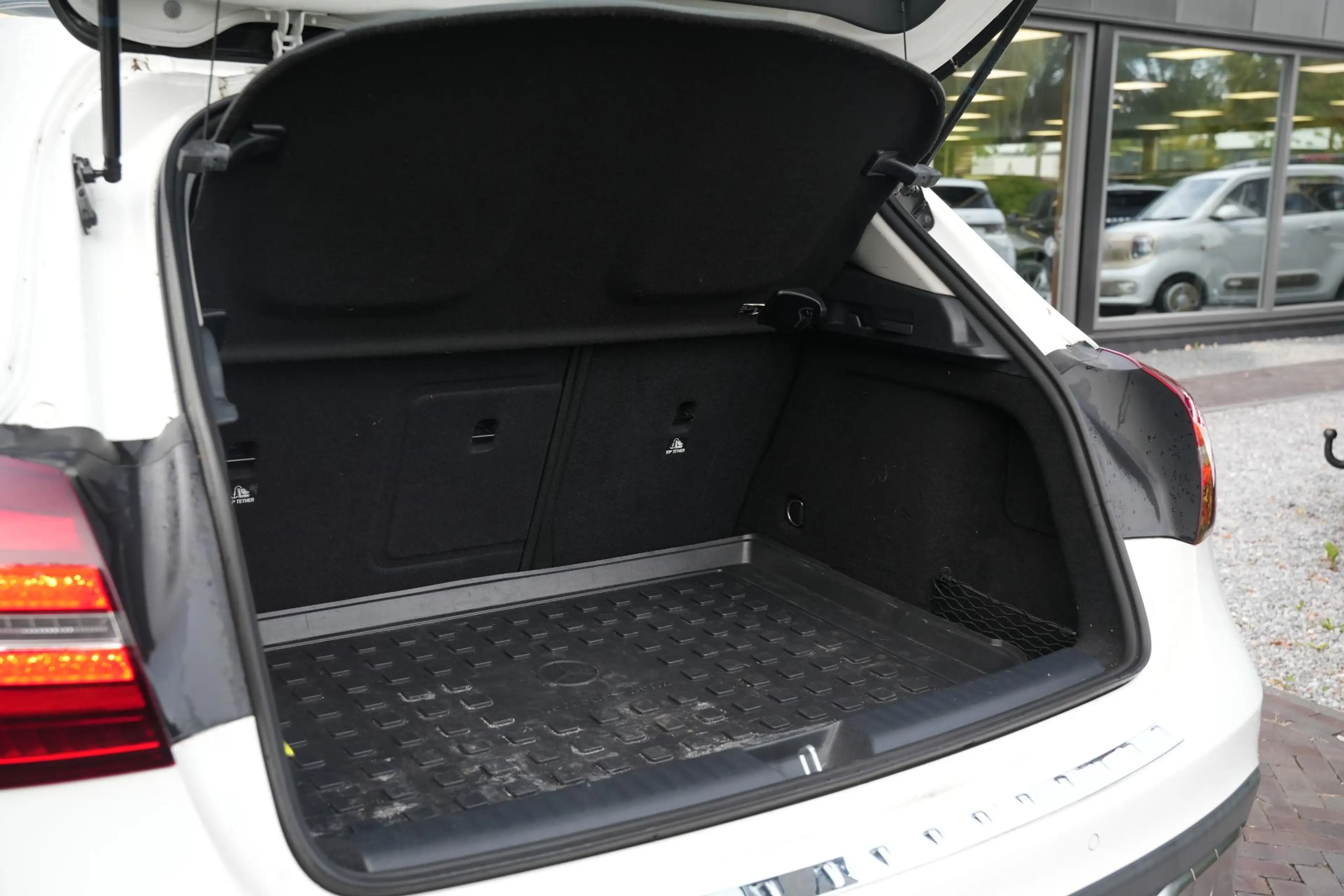 Mercedes-Benz GLA 180 Business Solution Pano Led — photo 12