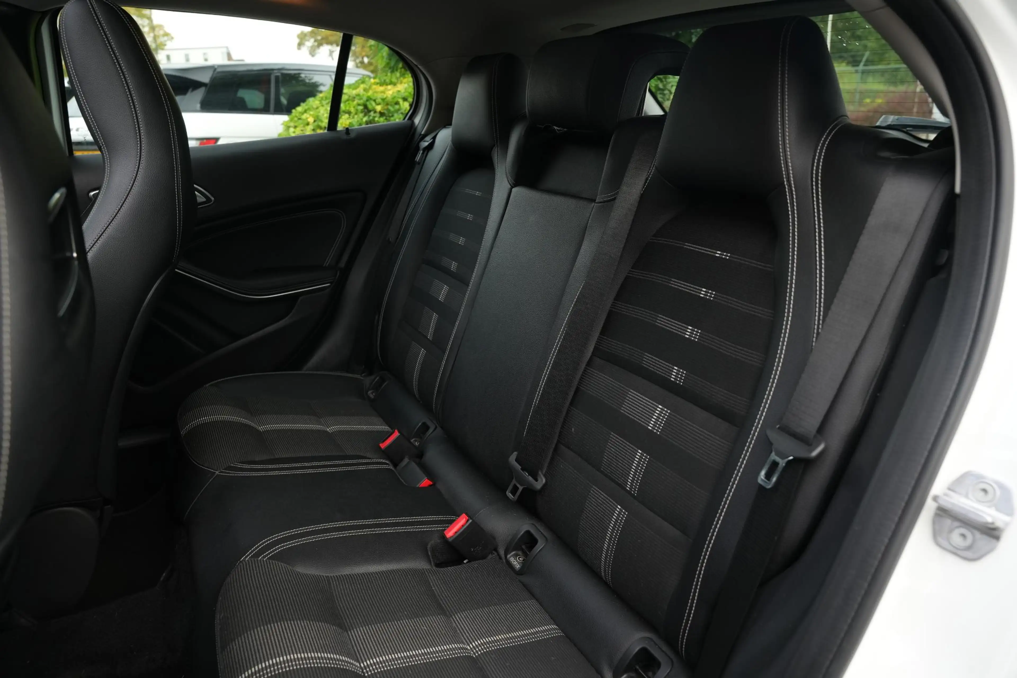 Mercedes-Benz GLA 180 Business Solution Pano Led — photo 6
