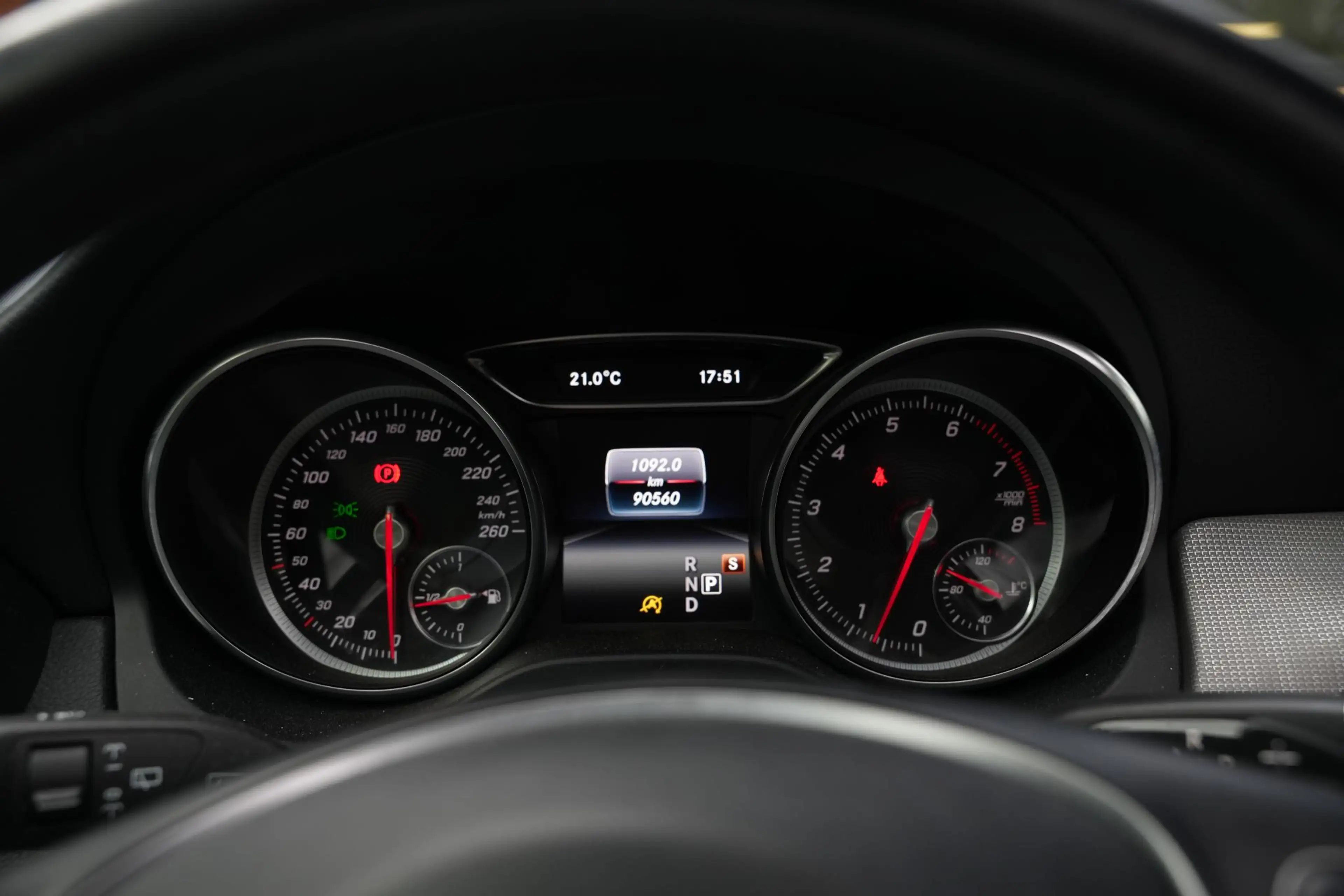 Mercedes-Benz GLA 180 Business Solution Pano Led — photo 13