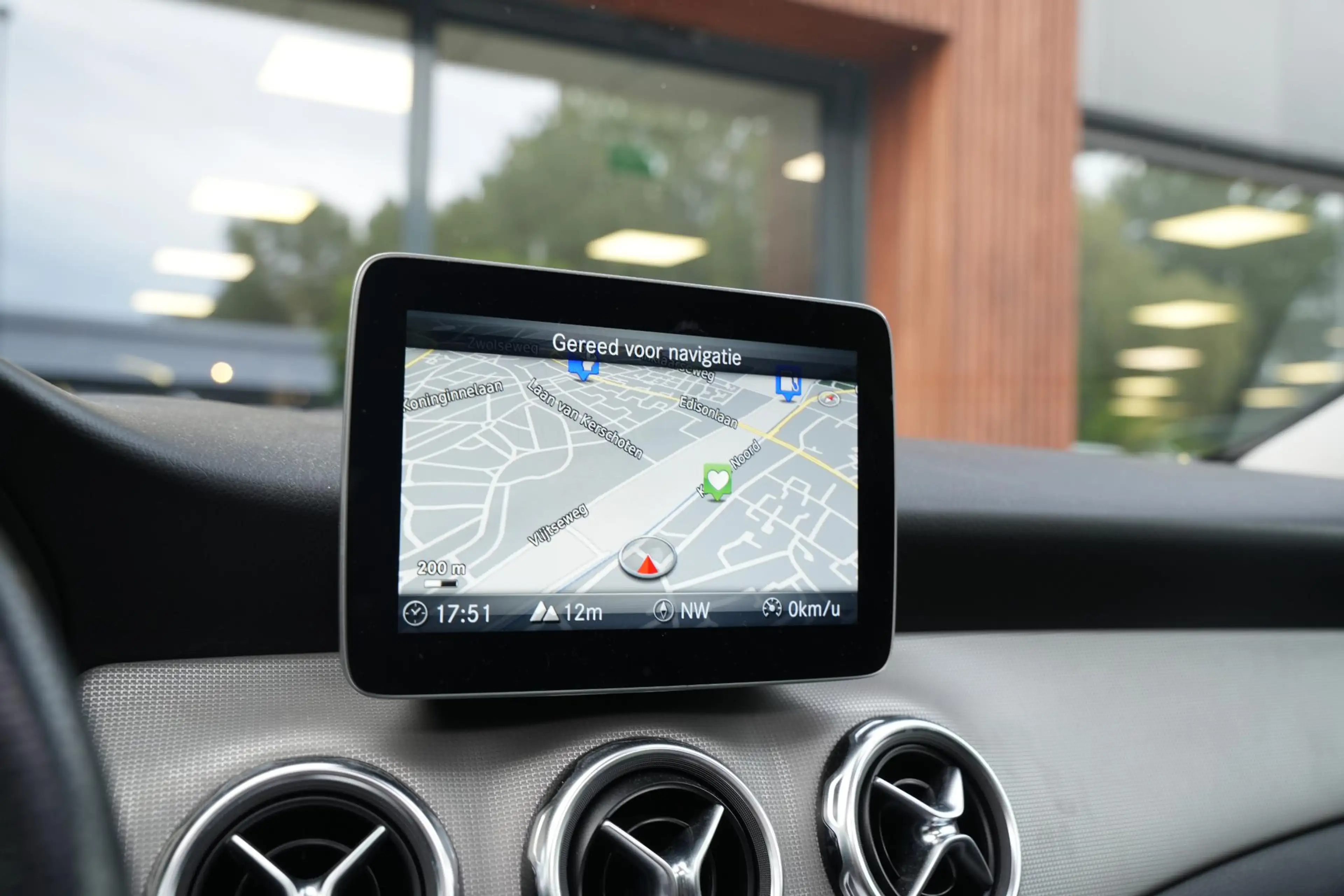 Mercedes-Benz GLA 180 Business Solution Pano Led — photo 17