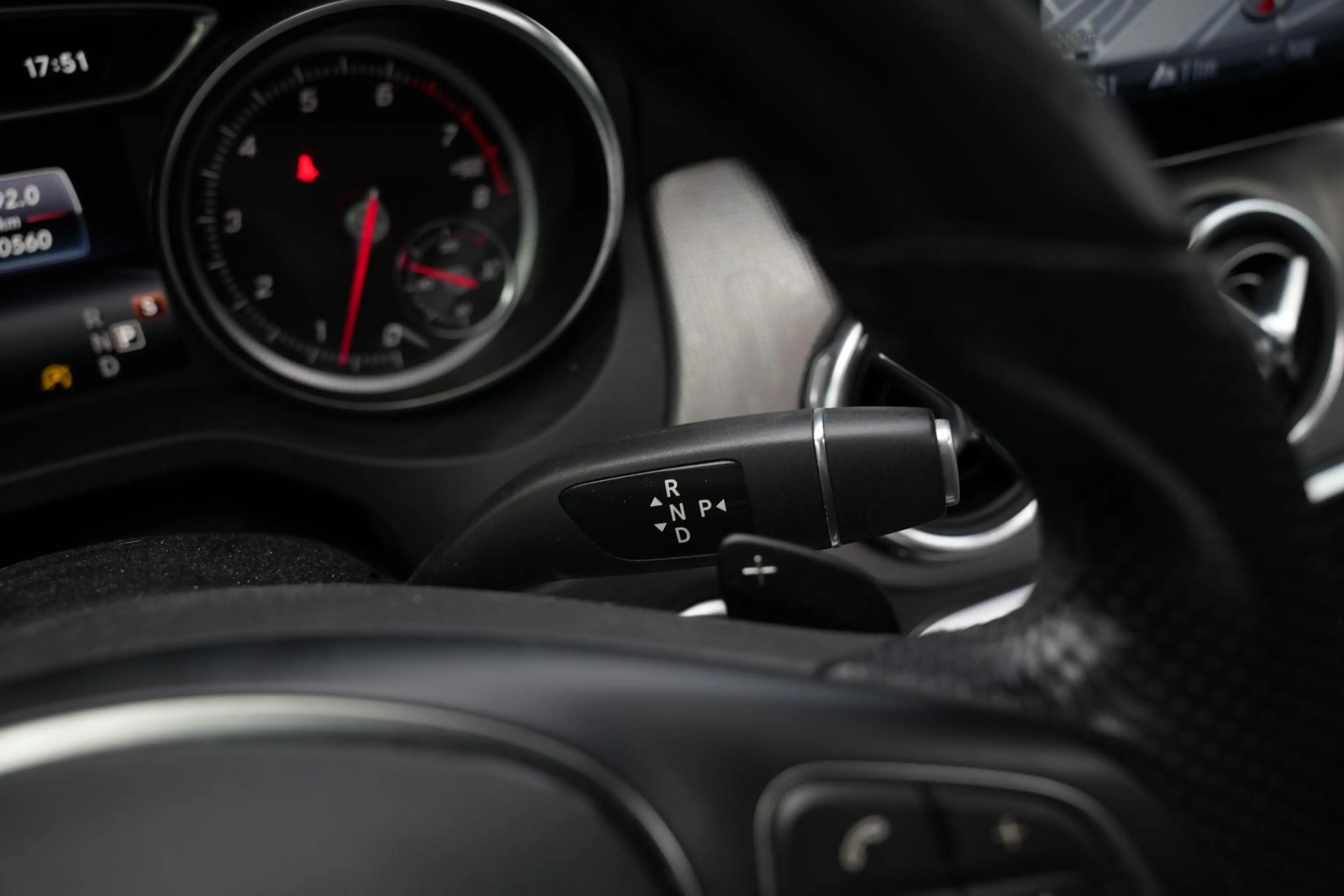 Mercedes-Benz GLA 180 Business Solution Pano Led — photo 33