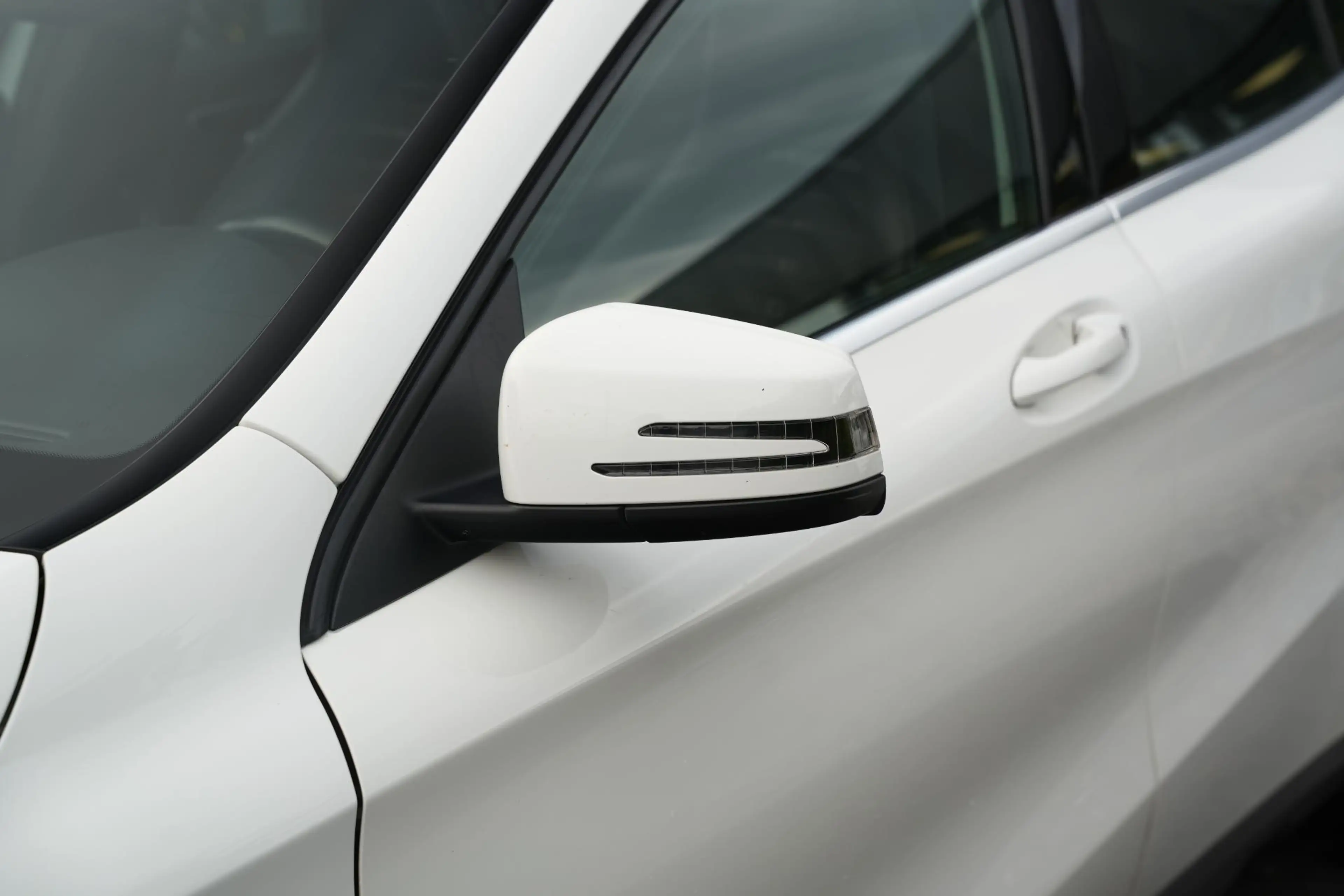 Mercedes-Benz GLA 180 Business Solution Pano Led — photo 21