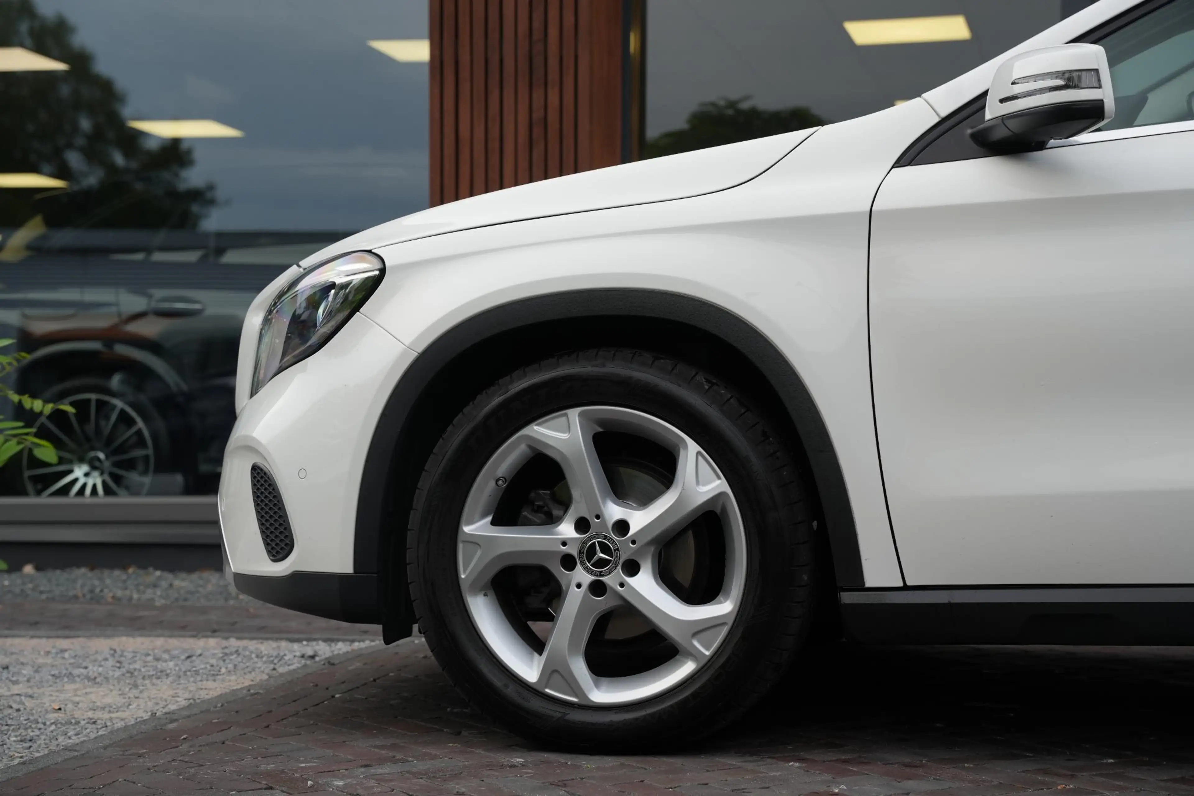 Mercedes-Benz GLA 180 Business Solution Pano Led — photo 10