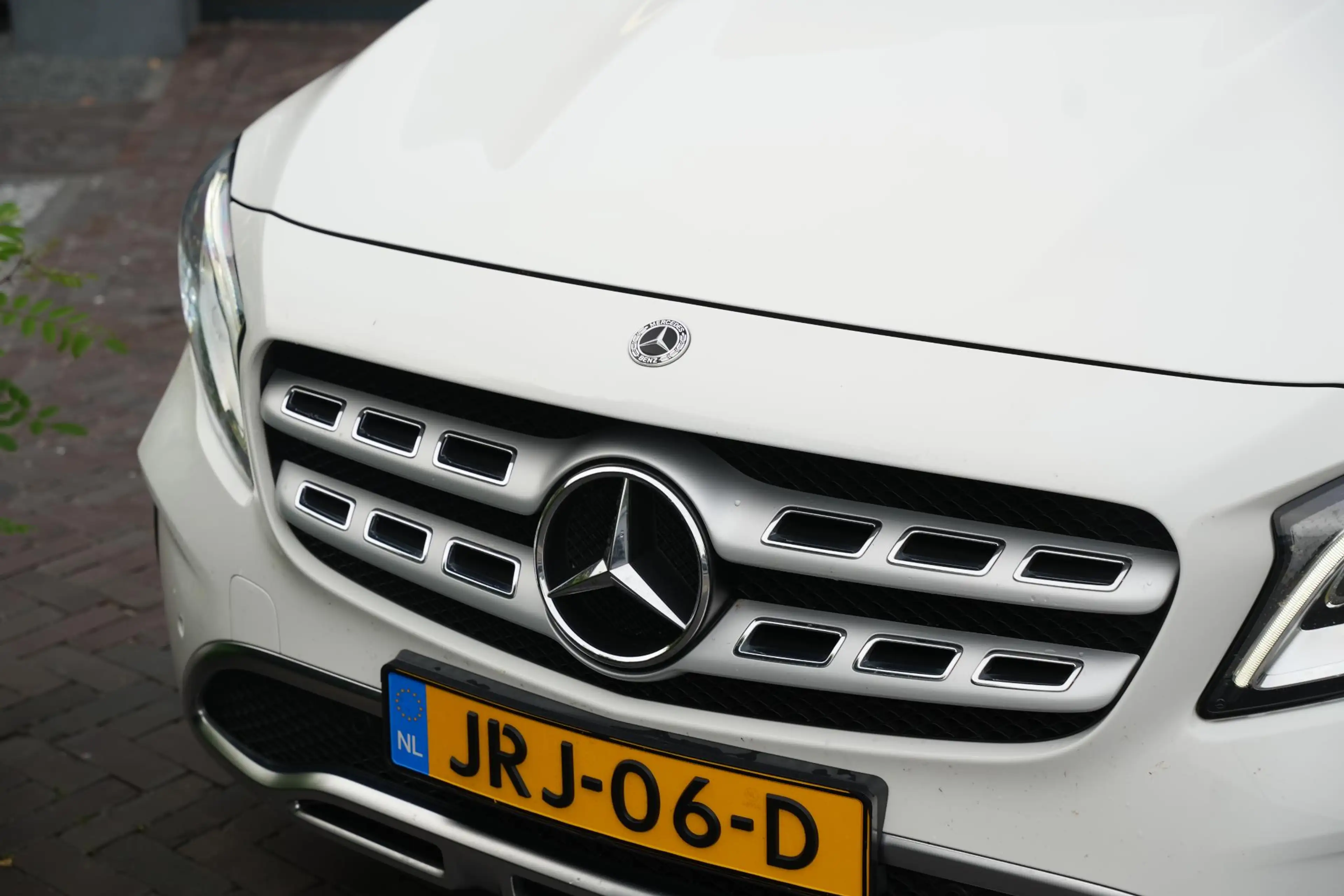 Mercedes-Benz GLA 180 Business Solution Pano Led — photo 18