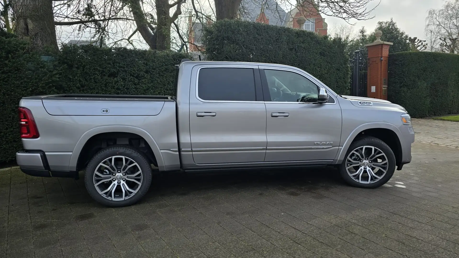 Dodge RAM Model 2025 Tungsten €89.900 ,- excl btw Grau - 2