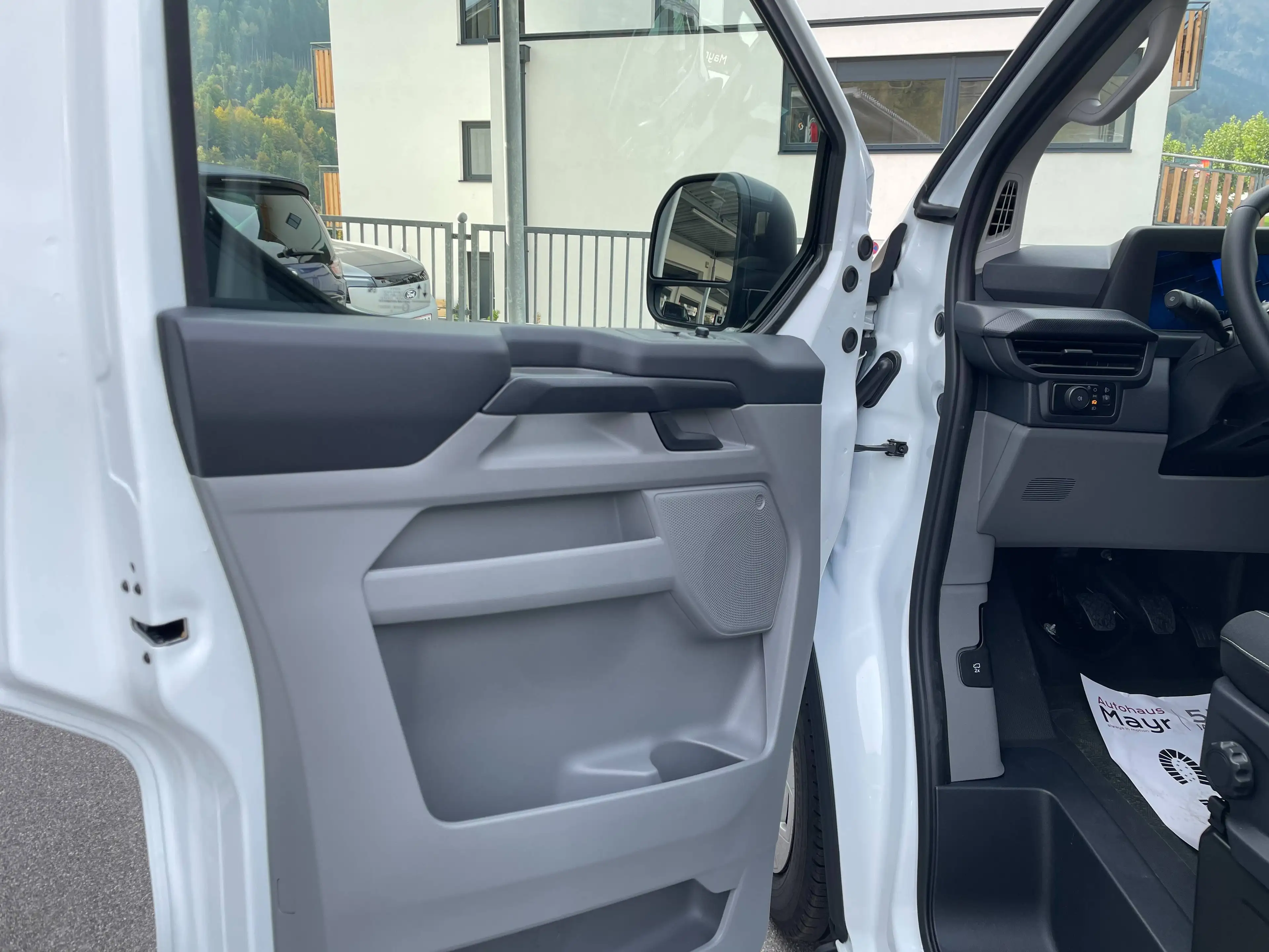 Ford Transit Custom 320 L2 Trend FWD — photo 11
