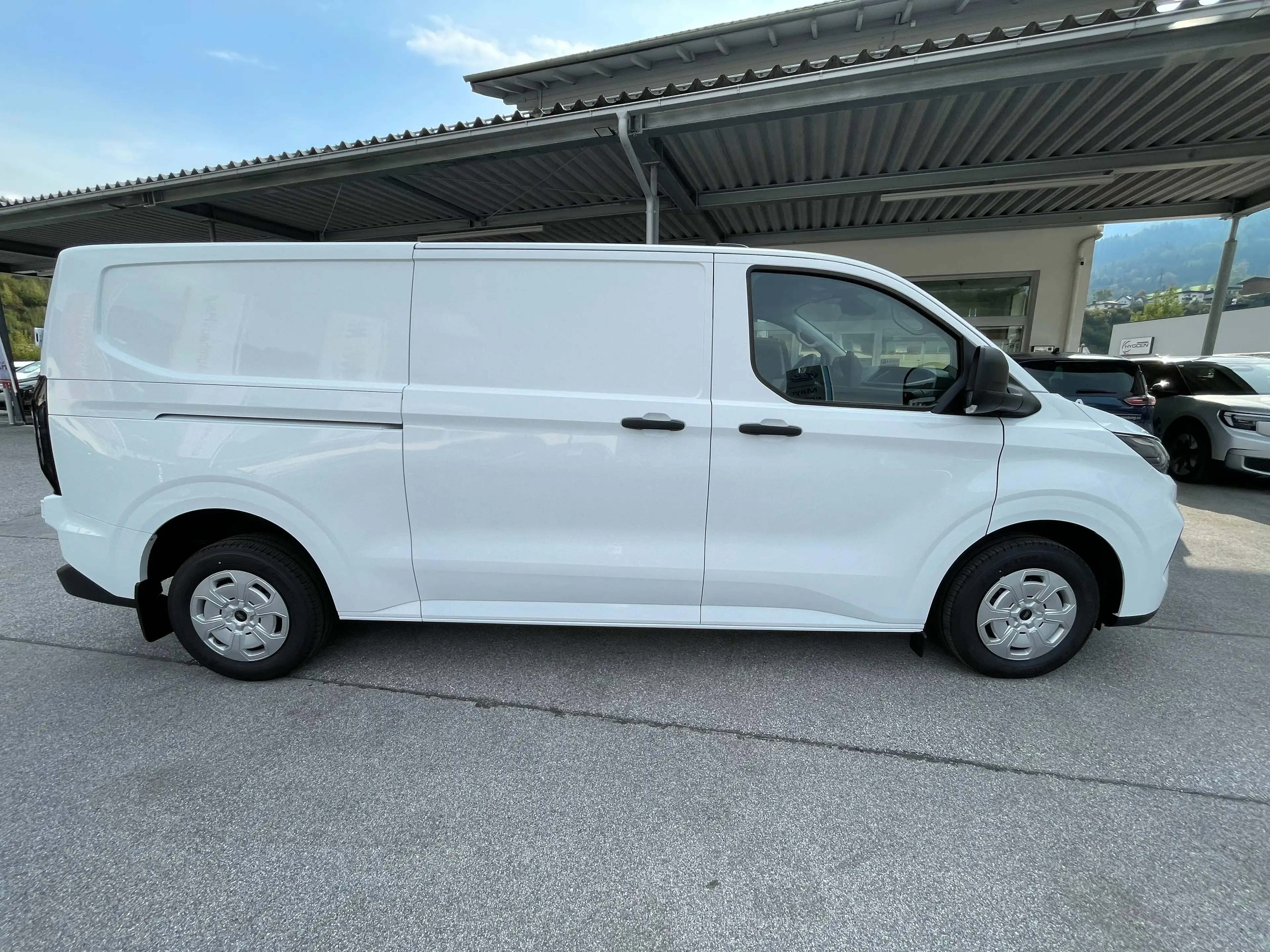 Ford Transit Custom 320 L2 Trend FWD — photo 6