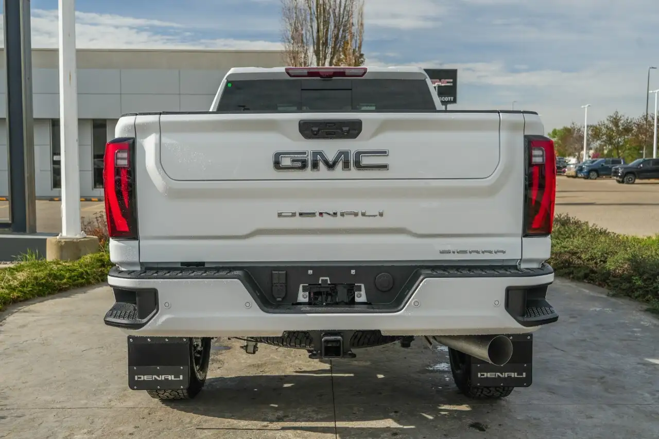 GMC Sierra 3500HD снимка GMC Sierra 3500HD