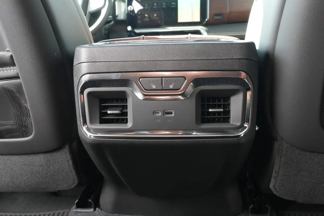 GMC Sierra 3500HD снимка GMC Sierra 3500HD