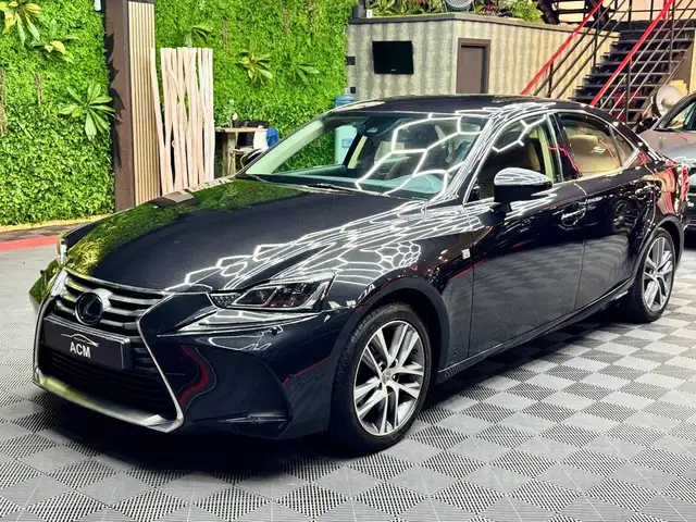 Lexus IS 300 300h Luxury