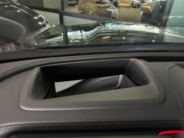 Mercedes-Benz GLC view 14