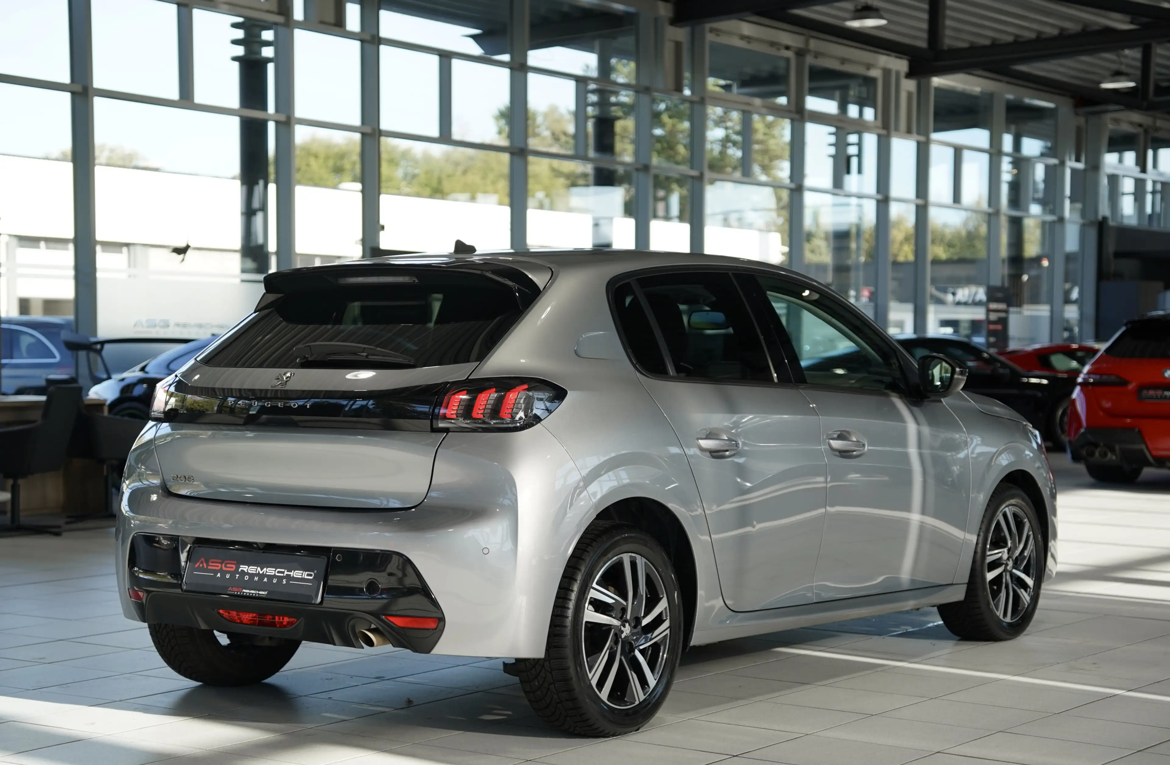 Peugeot 208 Allure Pack *DAB *Navi *Display *180° *Klima — photo 7