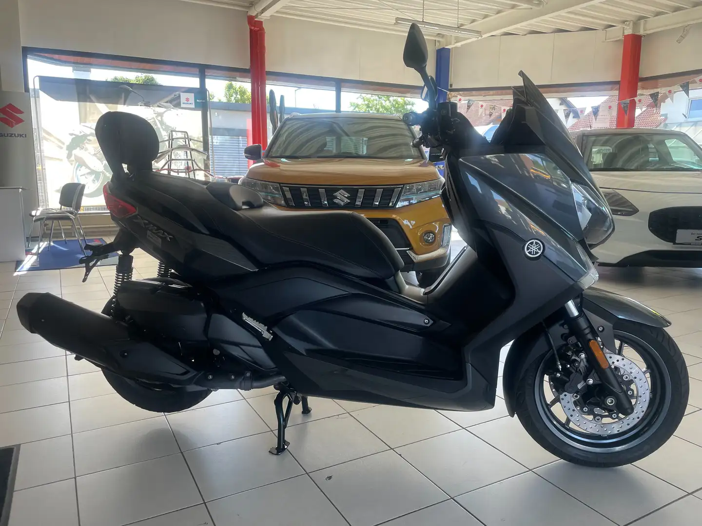 Yamaha X-Max 400 Garantie/TüV-NEU/Durchsicht-NEU/Neuzustand Gris - 2