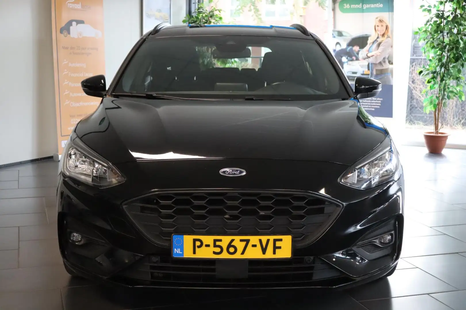 Ford Focus Wagon 1.0 EcoBoost ST Line Business Zwart - 2