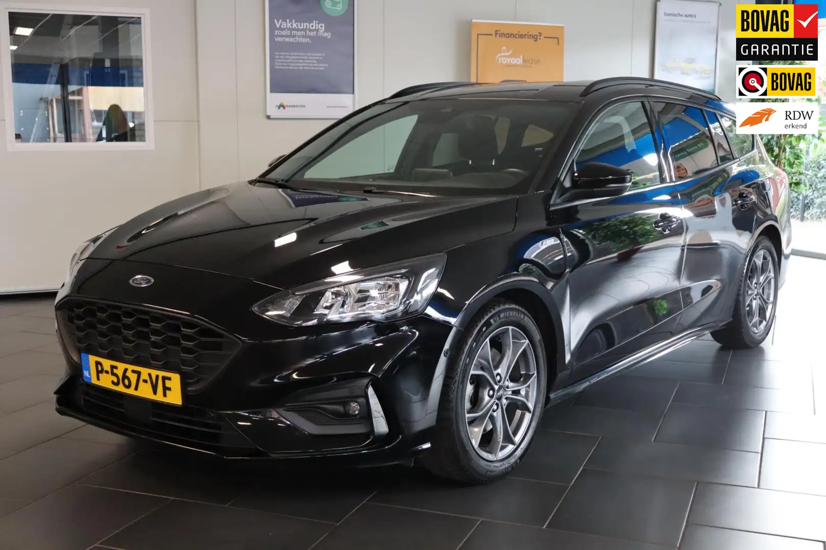 Ford Focus Wagon 1.0 EcoBoost ST Line Business Zwart - 1