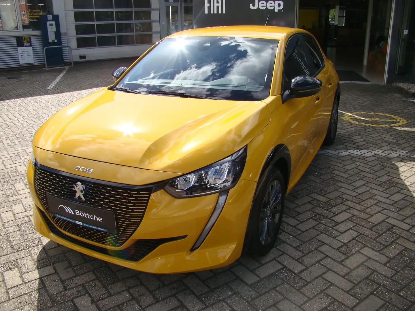 Peugeot 208 e- Active Pack Jaune - 2