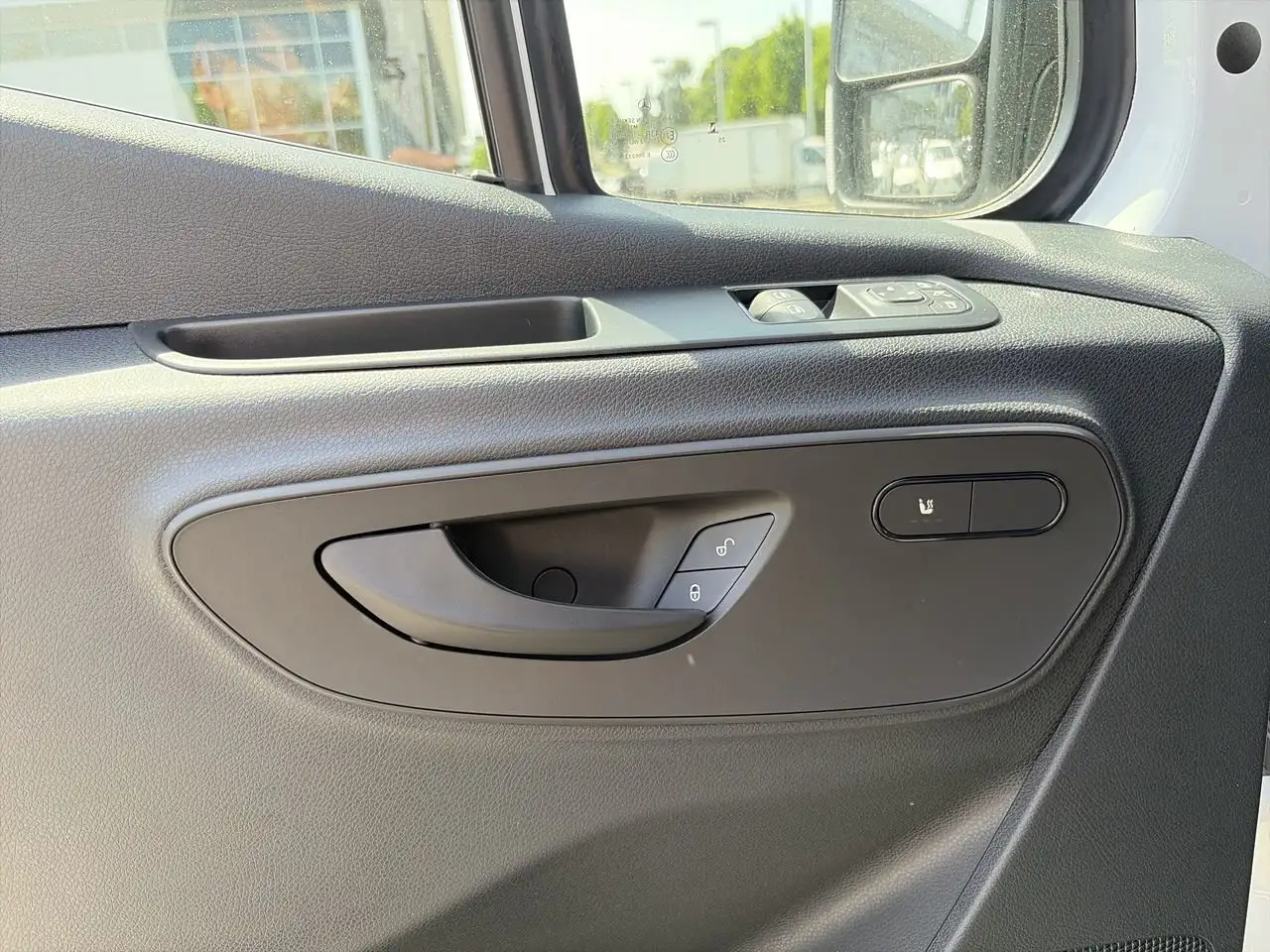 Mercedes-Benz Sprinter photo Mercedes-Benz Sprinter